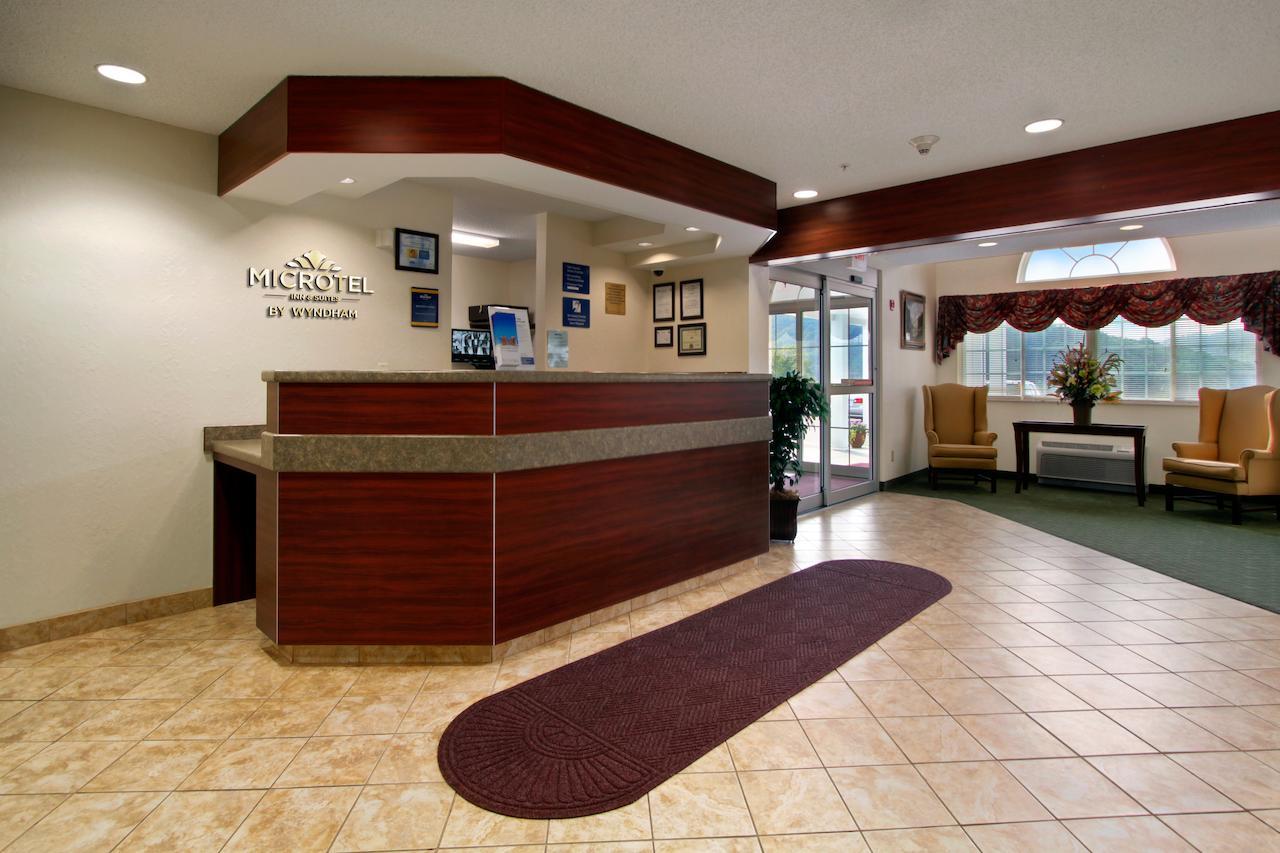 Microtel Inn And Suites Gassaway Intérieur photo